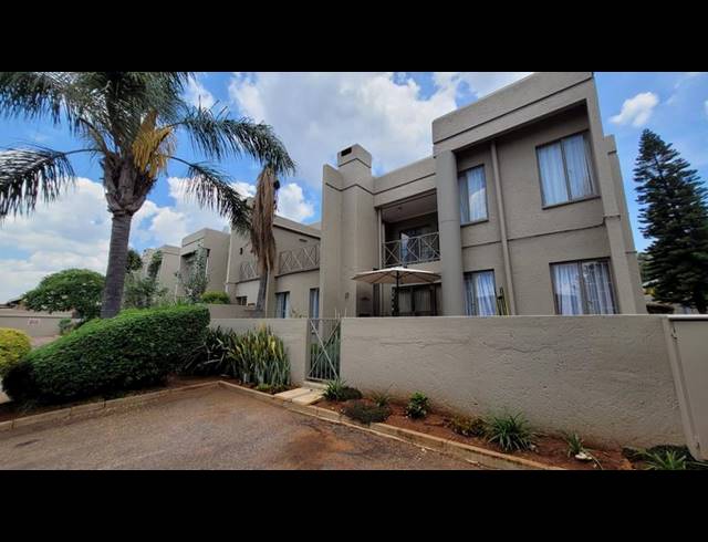 3 BEDROOM APARTMENT FOR SALE IN MAGALIESKRUIN